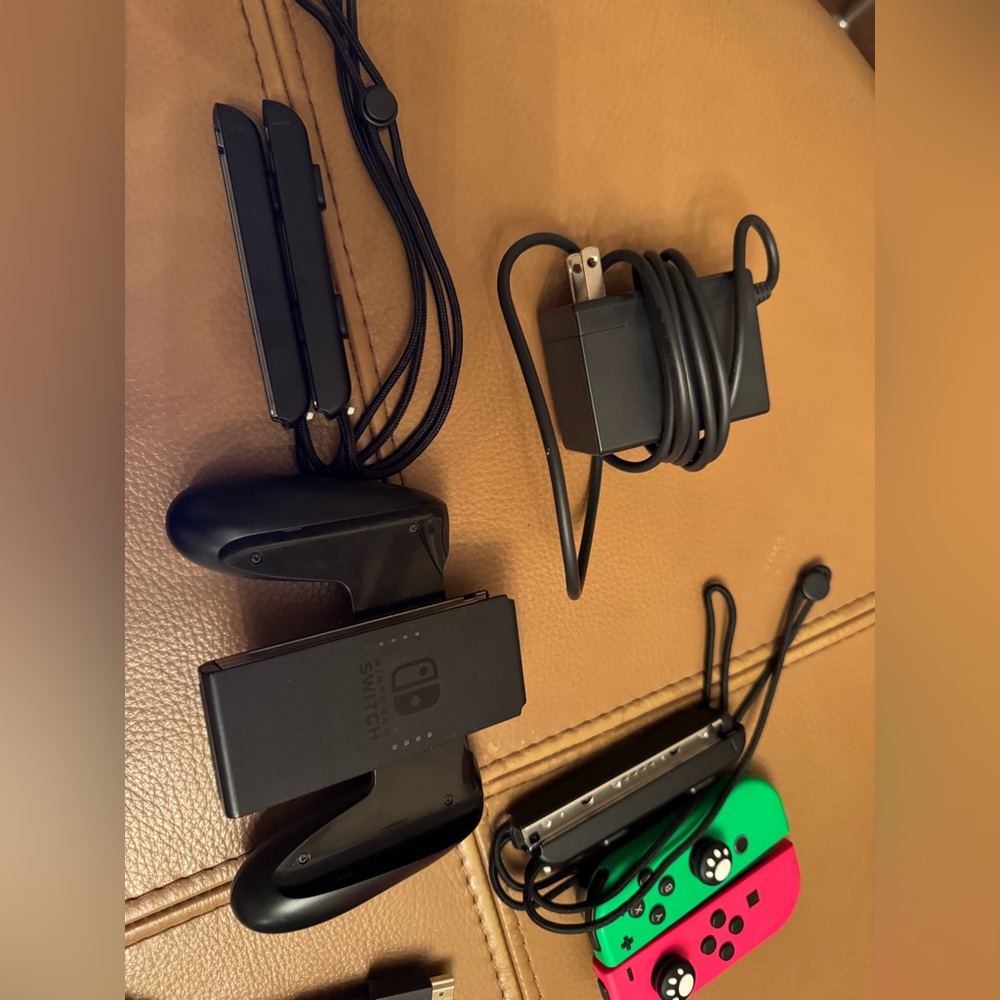 Nintendo Switch Console with Accessories - Perfect Condition! - Picture 2 of 7